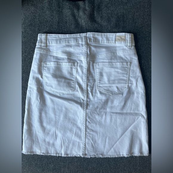 WHITE MEDIUM LENGTH JEAN SKIRT SIZE 6 - Picture 2 of 5